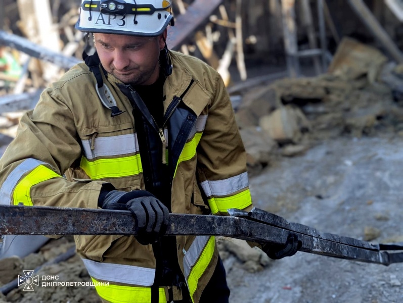 Russian strike on shopping mall in Zelenskyy's hometown aftermath revealed