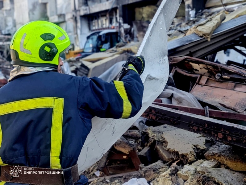 Russian strike on shopping mall in Zelenskyy's hometown aftermath revealed