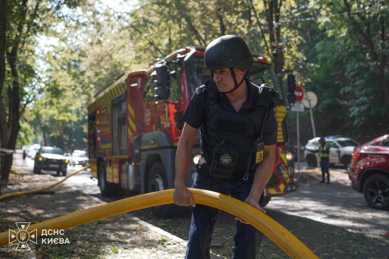 Russia strikes Kyiv and Kharkiv: Casualties reported, Epicentr hit in daytime attack