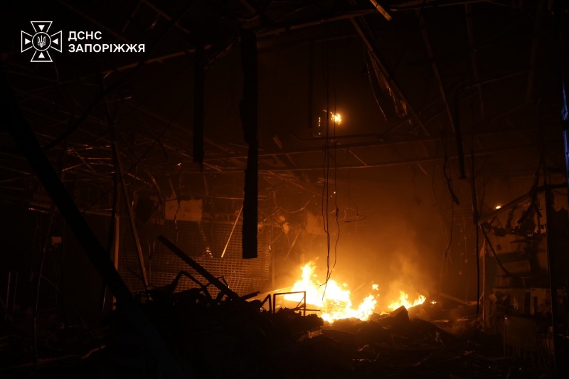 Russia destroys mall with all goods in Ukraine's Zaporizhzhia