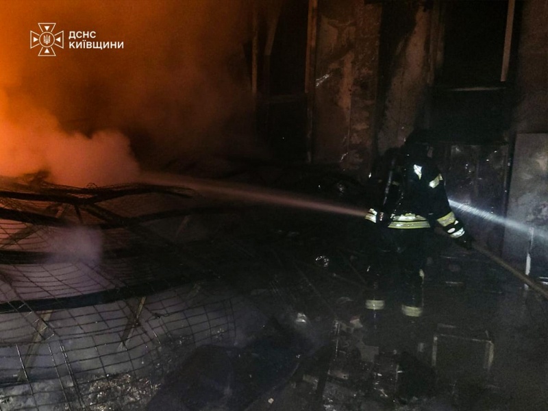 Russia strikes Kyiv region overnight: Homes and cars damaged, fires break out