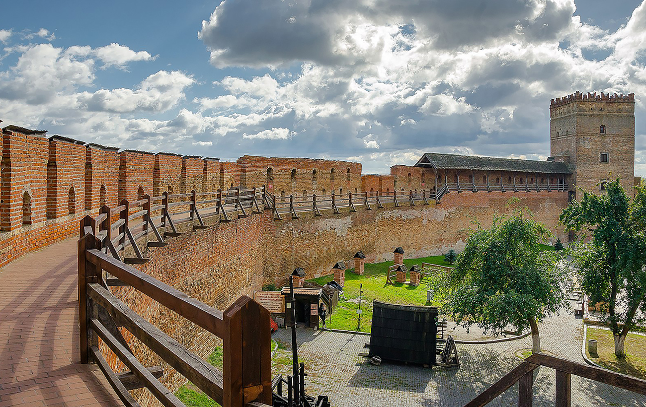 Історії та легенди: 5 найкращих замків України, які варто побачити влітку