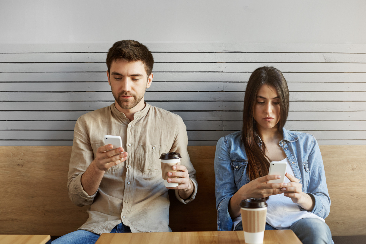 5 signs social media ruining your relationships