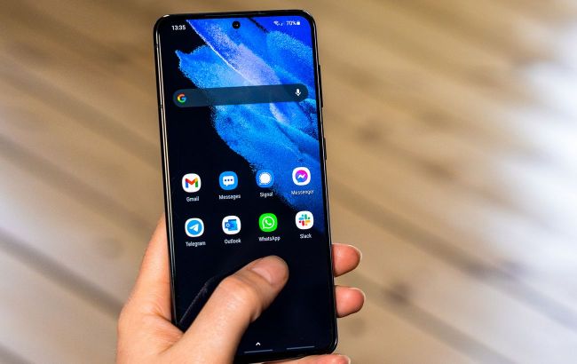 Russia tightens internet control, blocks widely used messenger