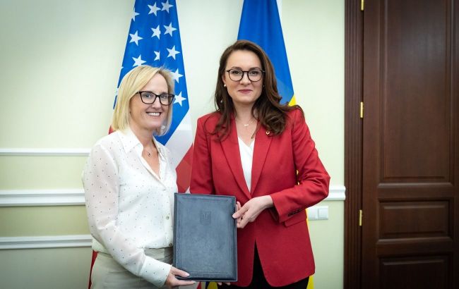 Minerals deal: Ukraine and US sign key agreements