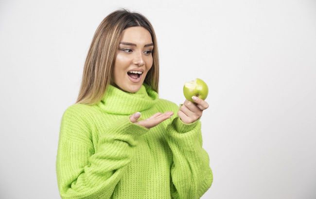 Ukrainian doctor explains why apples might be harmful