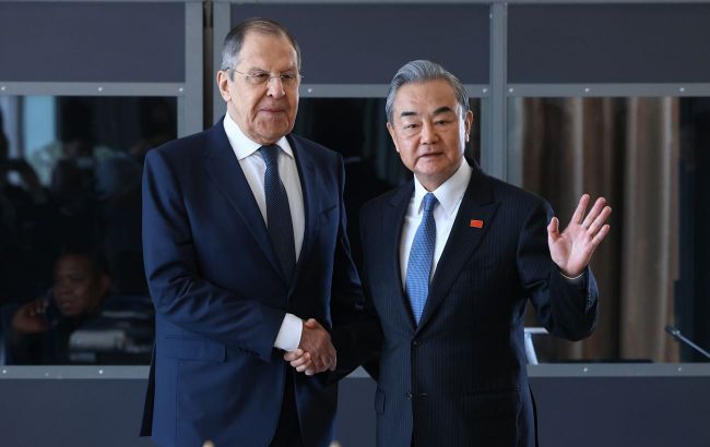 Top Chinese diplomat arrives in Moscow ahead of Witkoff's meeting with Putin