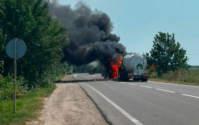 Russia strikes tanker truck in Odesa region, people killed and injured