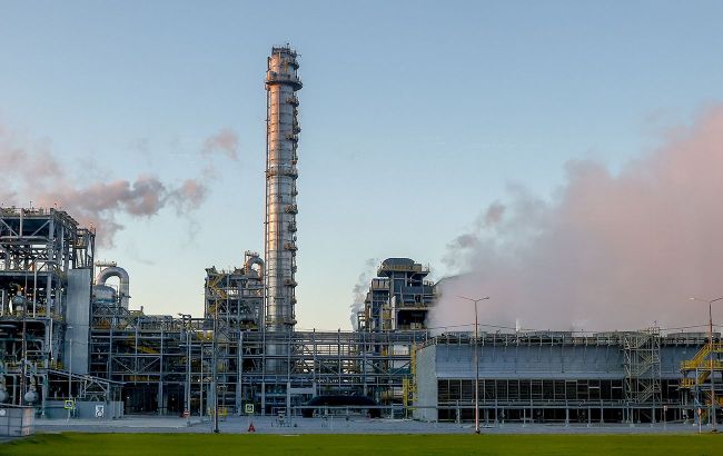 Russia's largest petrochemical complex halted after drone attack &ndash; Reuters