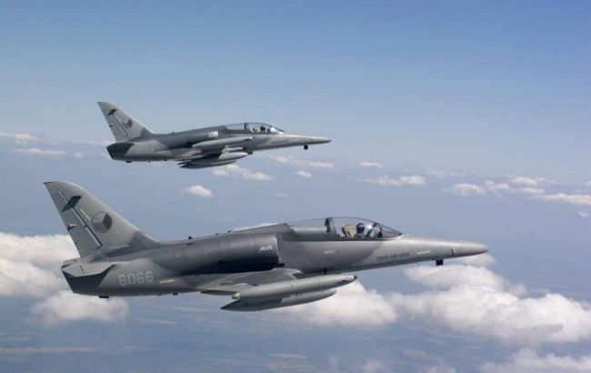 Czechia sends eight fighter jets for long-term repairs, delaying Ukraine transfer