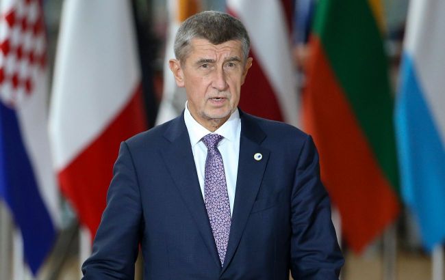 Not a single crown: Babiš makes loud statement on arms supplies to Ukraine