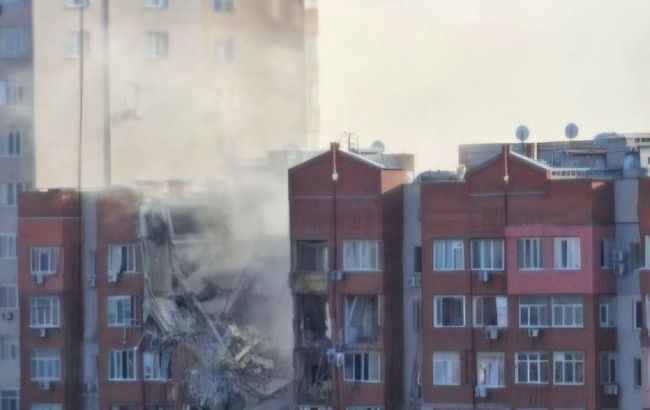 Russian army strikes nine-story building in Dnipro: Casualties reported
