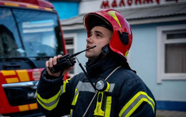 Russian drone strikes high-rise apartment building in Kharkiv