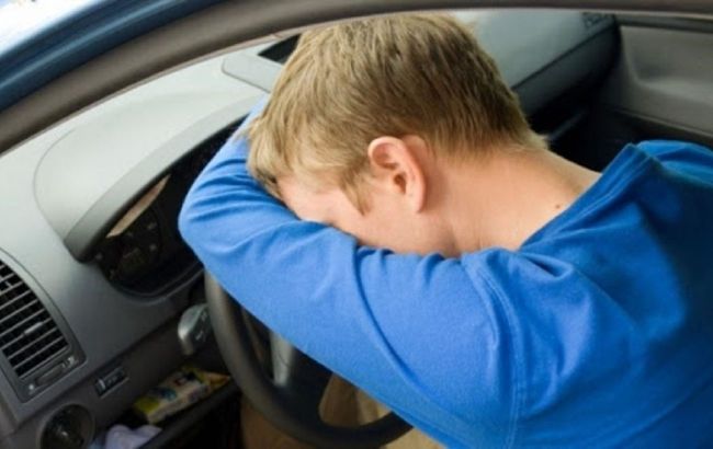 Expert explains terrible condition caused by reading in car