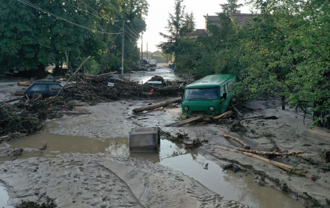 Floods hit Bulgarian resort town, leaving one dead