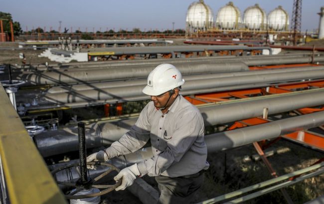 Sanctions working: Another tanker refuses to load fuel from Indian refinery