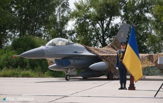 NATO shares footage of Ukrainian pilots training on F-16