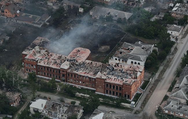 Ukraine's Vovchansk is in ruins, but Russia keeps attacking in small groups -  Ukrainian forces
