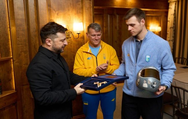 Zelenskyy personally meets Heraskevych, awards him Order of Freedom