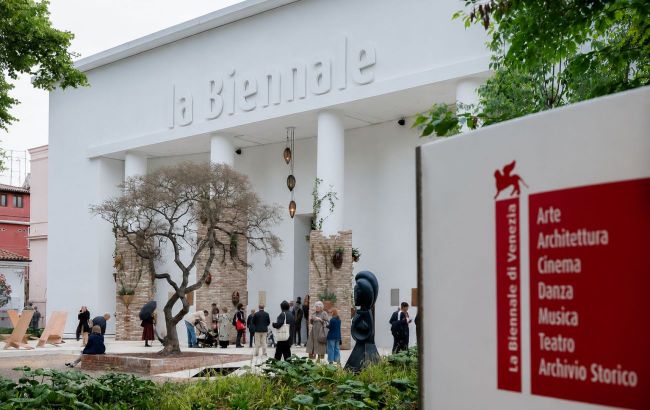EU warns of potential sanctions violation over Russia&rsquo;s participation in Biennale