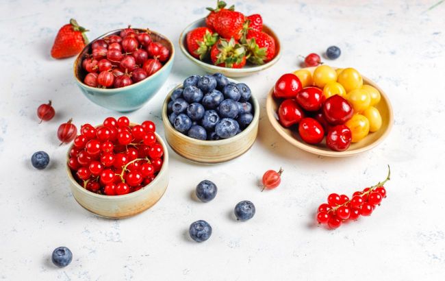 Ukrainian boxing star Usyk's nutritionist shares his go-to anti-aging super berry