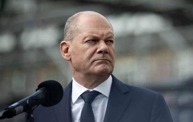 Scholz makes statement after urgent summit in Paris