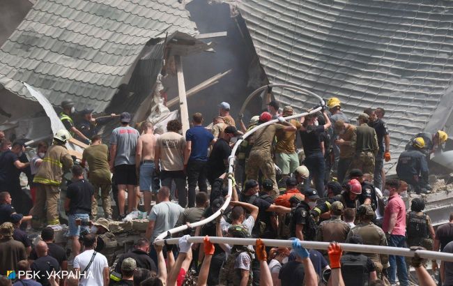 Destruction in 7 districts of Kyiv due to attack, death toll rises