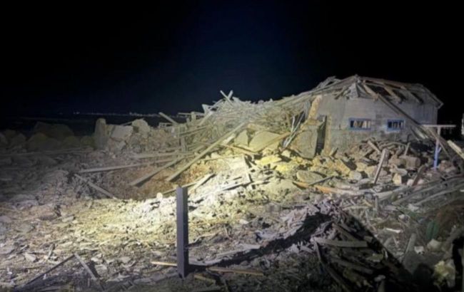 Russia hits homes near Zaporizhzhia with aerial bombs, casualties reported