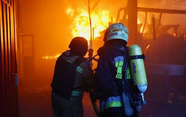 Russian attack on Kyiv region injures 2, damages homes and warehouses