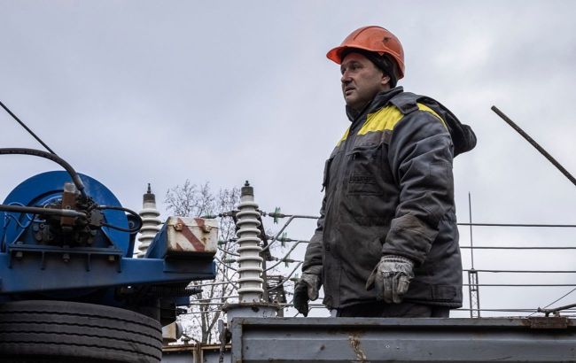 EU sends Lithuanian power plant to Ukraine, bringing electricity to million people