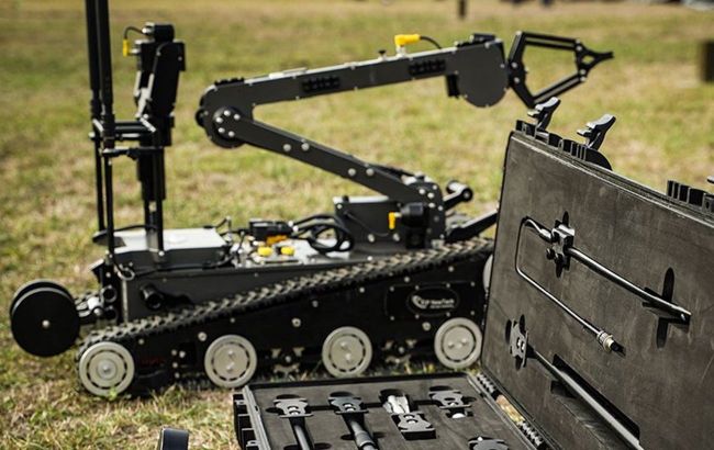 Ukraine receives demining robots from Canada (photo)