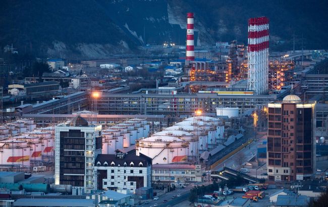 Explosions rock Russian Kupol plant and Saratov refinery -  Ukrainian military reveals details