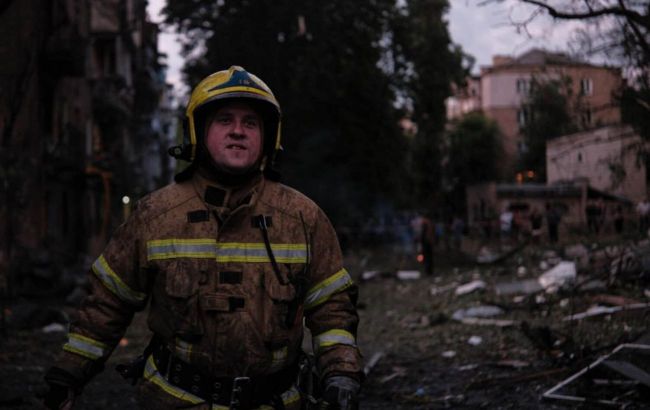 Russian attack on Kyiv kills one, injures several as homes and mall are hit