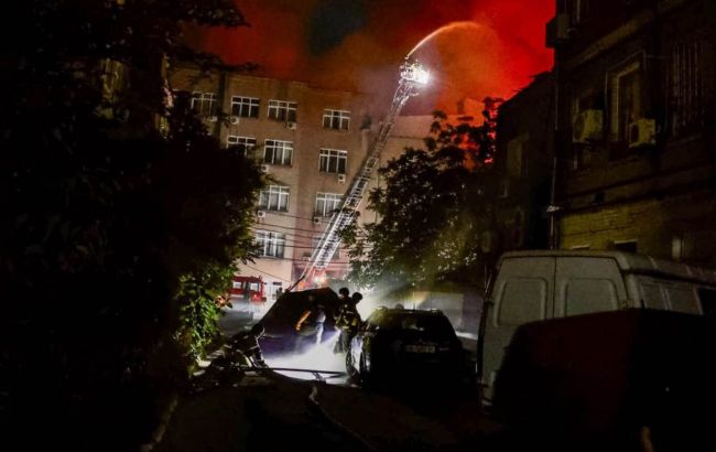 Russian massive attack leaves Kyiv in flames, apartment buildings in ruins