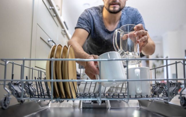 Handles up or down? Correct way to put silverware in dishwasher named