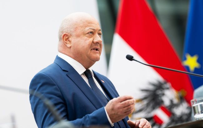 Austria considers extending military service over Ukraine war