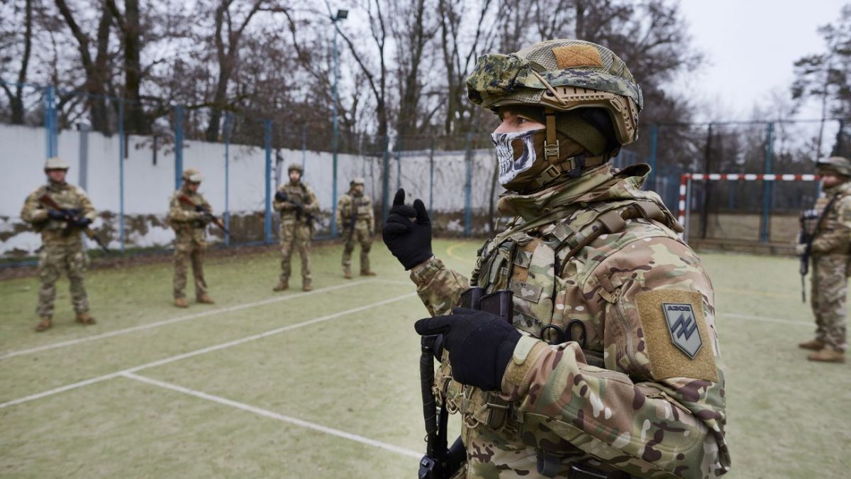 Azov brigade repels Russian mechanized assault near Ukraine's Dobropillia