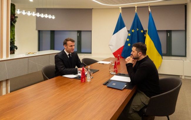 Zelenskyy meets Macron in Brussels