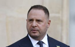 Who will meet Trump's envoys after Zelenskyy's former aide steps down