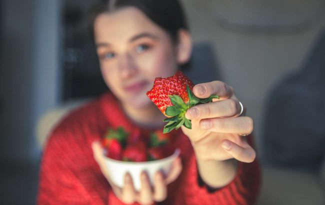 What happens to your body when you eat lots of strawberries every day