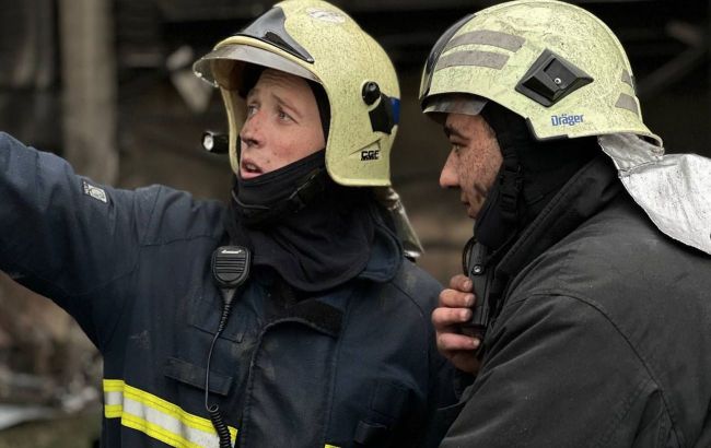 Russia strikes residential building in Kharkiv with guided bomb, casualties reported