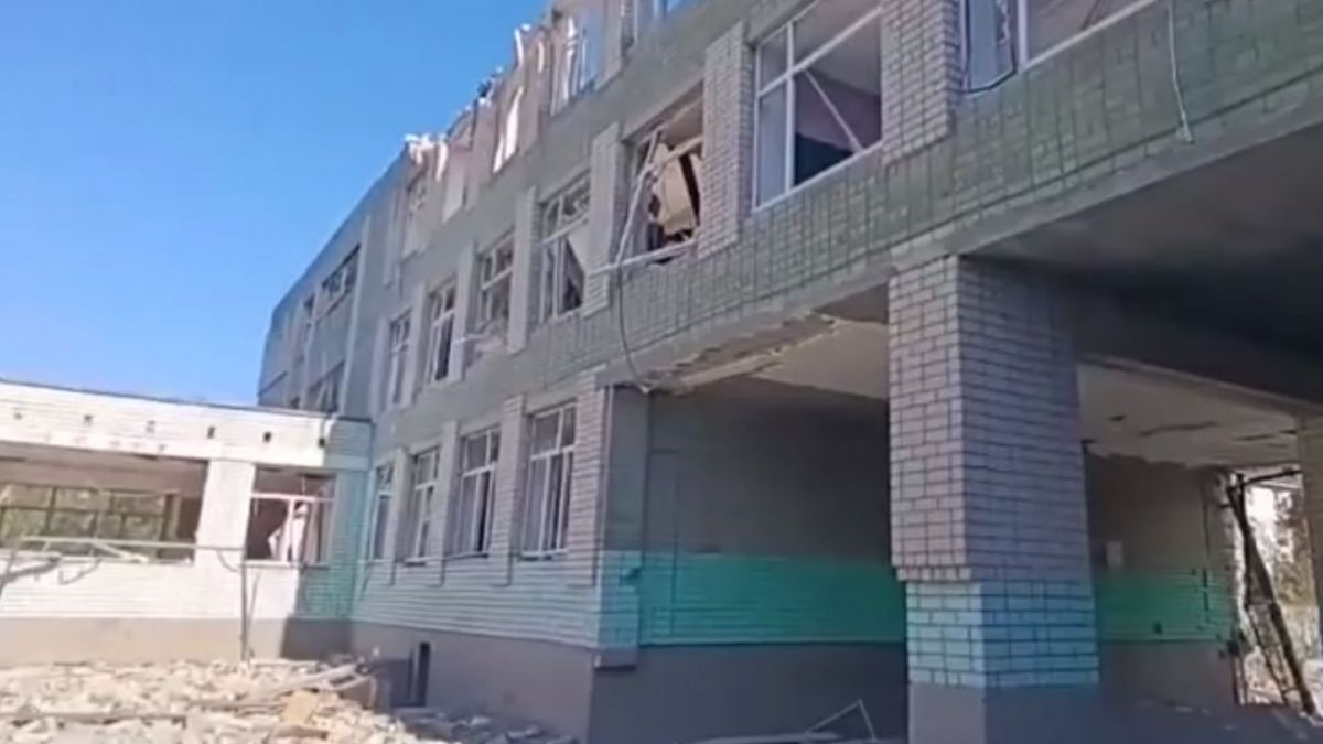 Russia strikes Kherson with guided aerial bombs: Destructions and 19 wounded reported