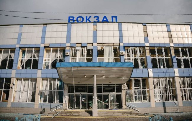 Russia hits Ukraine's Sumy railway station: Photos of aftermath revealed