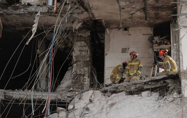Death toll rises as another body is pulled from rubble after Russia's strike on Kyiv