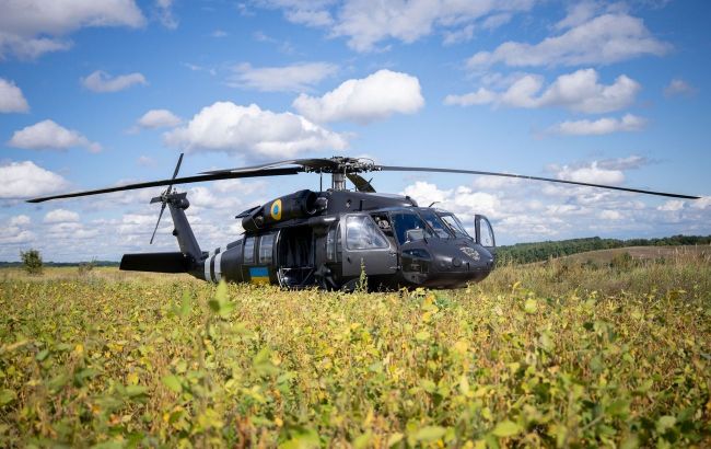 Ukraine receives Black Hawk helicopter from Czech volunteers