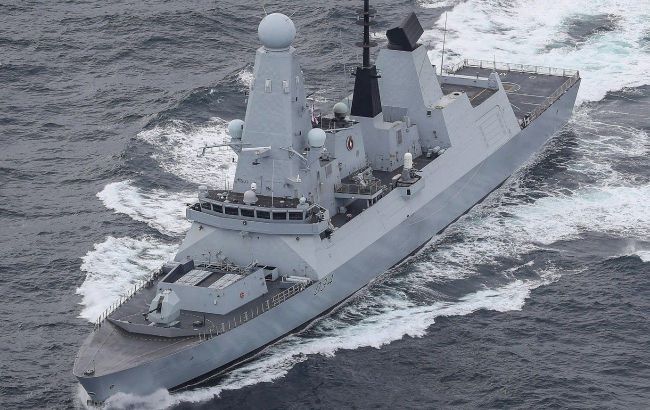 Explosion in Red Sea: British destroyer repels attack while escorting merchant ship
