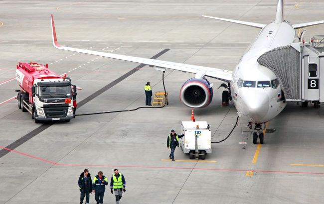 Fuel crisis hits Russia: 26 airports restrict plane refueling