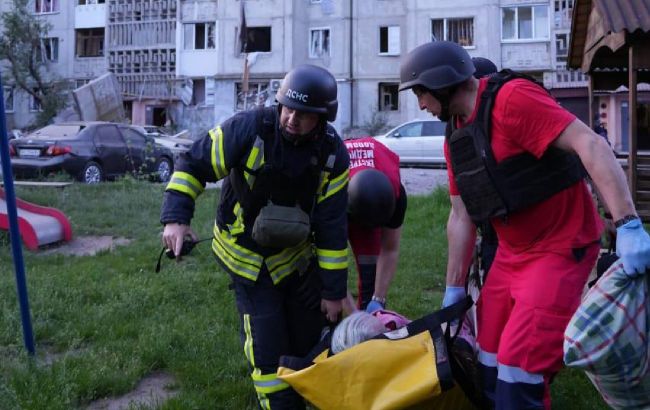 Possible victims trapped under rubble following Russian attack in Lutsk