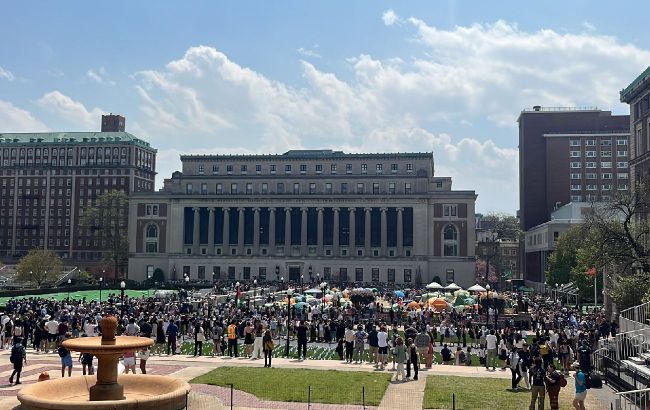 Palestinian students protest war in Gaza at Columbia university