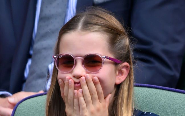 Copy of her dad! Princess Charlotte сharms in new photos (photo)